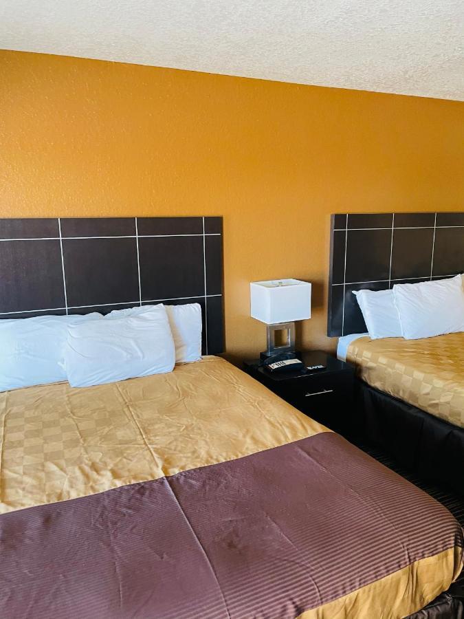 Sona Inn Dilley Esterno foto